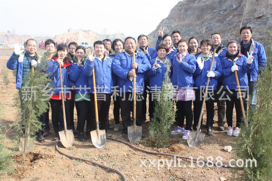 艾普利鳳凰山植樹(shù)，為美麗新鄉(xiāng)添新綠(圖1)